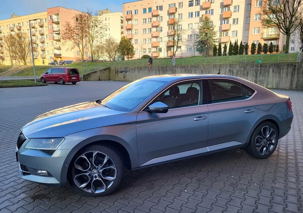 Skoda Superb cena 49900 przebieg: 300000, rok produkcji 2015 z Łasin małe 232